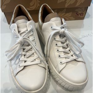 Sofft Parkyn white sneaker/gold heel 8.5